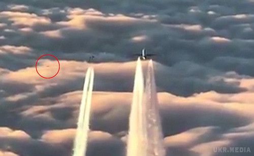 Винищувачі, пасажирський лайнер і НЛО (фото, відео). Німецькі винищувачі були підняті на перехоплення пасажирського літака Boeing 777 в небі над Кельном.