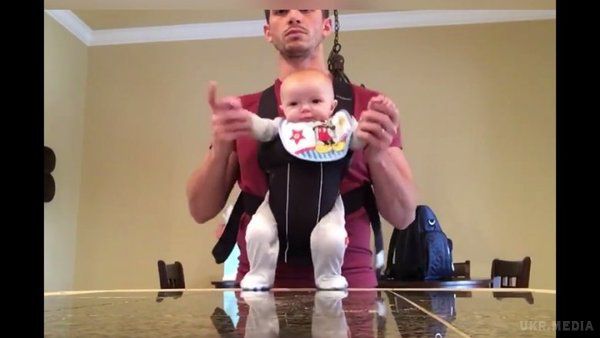 'Коли вдома тільки хлопці': кумедний ролик тата з малюком підкорив мережу. 4-місячний Майлс Баллард з Америки, який танцює під пісню Майкла Джексона в тата на руках, підкорив користувачів соцмереж.