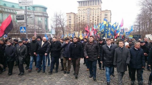 Марш національної гідності зібрав 20 тис. людей. У Києві триває Марш національної гідності