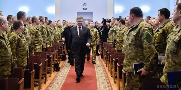 Україна відмовилася від мобілізації — Порошенко. Україна відмовилася від мобілізації, але зберігає призов на строкову службу.