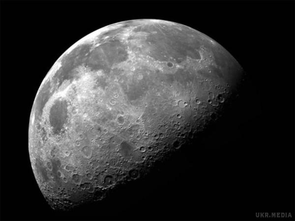 Новини космосу: політ туристів навколо Місяця анонсирую на 2022 рік. Глава РКК «Енергі» заявив, що вже почав переговори з потенційними замовниками такого польоту.