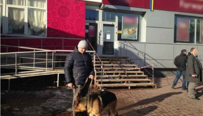 Пенсіонер пограбував київський банк (ФОТО). В четвер, 23 лютого, невідомий пограбував одне з відділень банку в центрі столиці. 