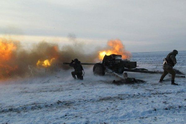 Бойовики обстріляли Новозванівку з БМП, а Троїцьке - із зеніток. Упродовж дня на Донбасі зафіксовано 41 обстріл.