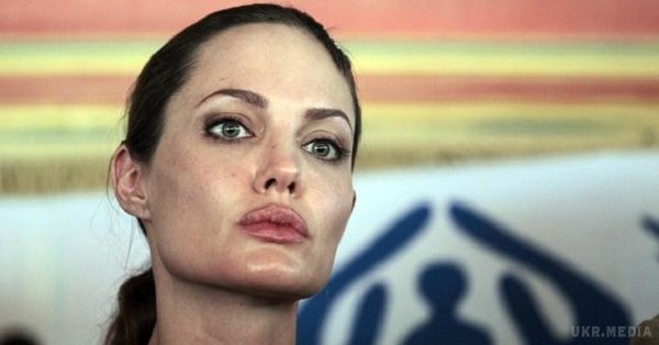 Ось як виглядає Анджеліна Джолі після розлучення з Бредом Піттом. Очам своїм не вірю!