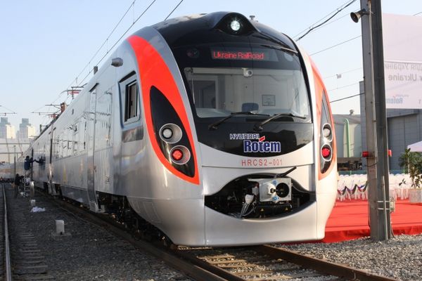 "Укрзалізниця" запустить ще два пасажирських маршрути в Польщу. Потяги будуть ходити зі Львова до Кракова і з Ковеля в Хелм.