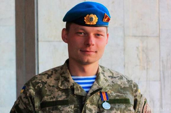 Пішов із життя славетний "кіборг". Від тяжких травм помер військовослужбовець 79-ї десантно-штурмової бригади Збройних сил України.