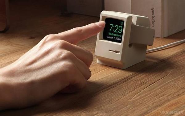 Apple Watch перетворили в мініатюрний Macintosh. Компанія Elago випустила незвичайну док-станцію, призначену для Apple Watch. 