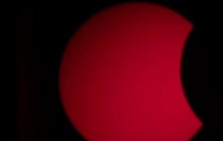 Відбулося перше сонячне затемнення у 2017 році (Фото). У Латинській Америці спостерігали за першим у новому році сонячним затемненням.