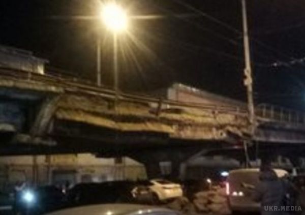 У Києві ввечері в понеділок, 27 лютого, обвалився міст на Шулявському шляхопроводі. Інцидент стався близько 20.30, 