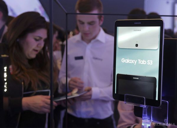 Samsung в Барселоні представила два нових планшети. На прес-конференції, що передувала Всесвітньому мобільному конгресу в Барселоні (Mobile World Congress, MWC), корейський виробник Samsung представив нові продукти &mdash; планшети Samsung Galaxy Tab S3 і Samsung Galaxy Book.