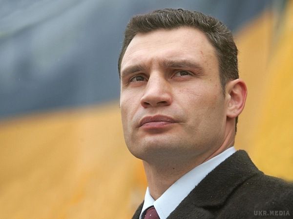 Після обвалення частини Шулявського шляхопроводу Кличко зробив важливий крок. Віталій Кличко звільнив свого заступника з питань транспортної інфраструктури та голову Солом'янської РДА.