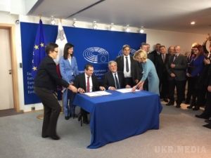 У Грузії сьогодні велике свято. Підписано угоду про безвиз з ЄС.