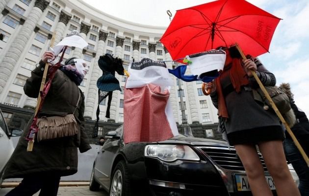 Під Радою «Марш секс-працівників» за скасування адмінвідповідальності. Фото, відео. Під Верховною радою України відбувається «Марш секс-працівників».