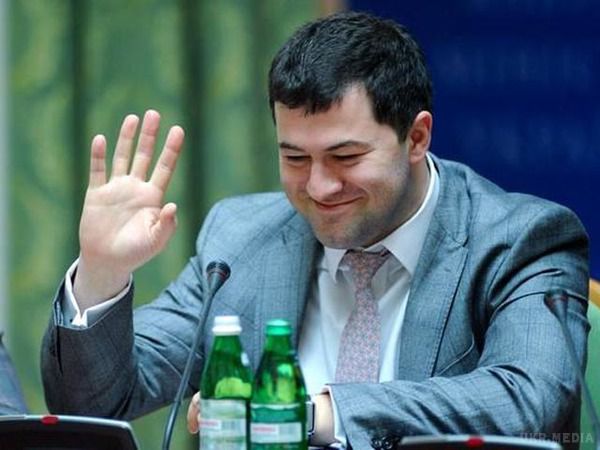 На час слідства Насирова відсторонили від посади голови ДФС. Кабмін усунув голову ДФС Насирова від виконання обов'язків на час слідства.