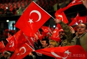 Відносини між Туреччиною і Німеччиною стрімко розпалюються. Анкара звинуватила Берлін у спробі впливу на майбутній референдум