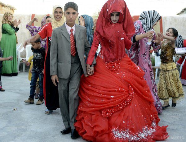 14 фотографій наречених з усього світу в традиційних весільних сукнях. У багатьох країнах весільні сукні досі відображають культурні традиції. Ми підібрали для Вас 14 наречених з різних країн світу, які одягнені в традиційні весільні сукні.
