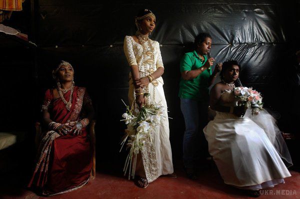 14 фотографій наречених з усього світу в традиційних весільних сукнях. У багатьох країнах весільні сукні досі відображають культурні традиції. Ми підібрали для Вас 14 наречених з різних країн світу, які одягнені в традиційні весільні сукні.