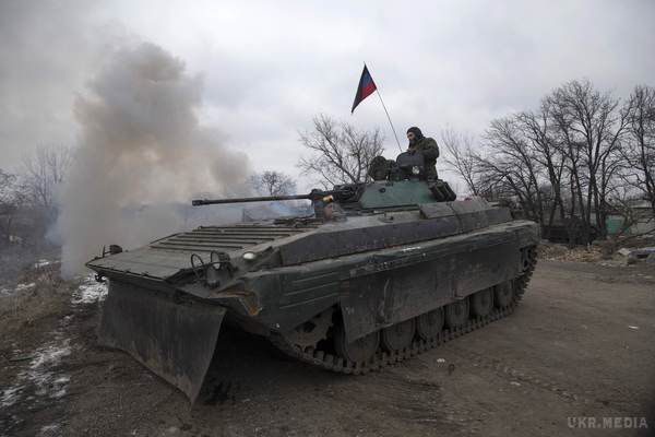 Станом 5 березня бойовики 54 рази обстріляли позиції українських військових – прес-центр АТО.  Через такі дії двоє українських військових поранено, а одного травмовано.