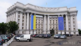 ЗМІ: питання скасування віз для України розколов Євросоюз. Україна отримає "безвиз". Але не той. Європейські політики, побоюються, що вільний в'їзд в ЄС збільшить кількість нелегальних мігрантів, які прагнуть знайти роботу.