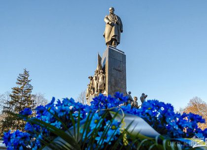 Шевченківські дні: події 9 березня. День народження Кобзаря відзначають тисячі шанувальників творчості поета, філософа і просвітителя.