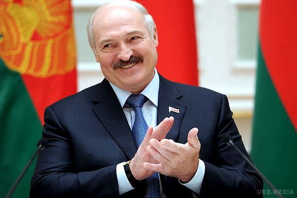 Лукашенко зажадав від чиновників працевлаштувати всіх родичів подружжя і коханців. "Якщо дружина або коханка хвора, ну що ж, будемо лікувати....
