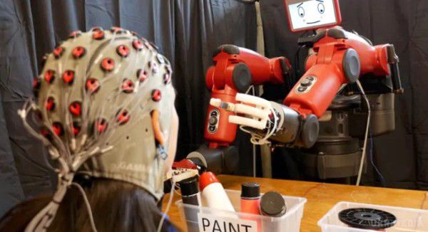 Створений робот, керований силою думки. Робот, розроблений в лабораторії інформатики і штучного інтелекту (CSAIL) Массачусетського технологічного інституту, здатний розуміти сигнали, що надходять від людини, підключеної до електрокардіографу, і реагувати на них відповідними діями.
