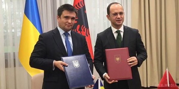 З 1 квітня українці зможуть їздити в одну з країн Європи без віз. З 1 квітня 2017 року набирає чинності Угода між Кабінетом міністрів України та Радою Міністрів Республіки Албанія про взаємне скасування візових вимог.