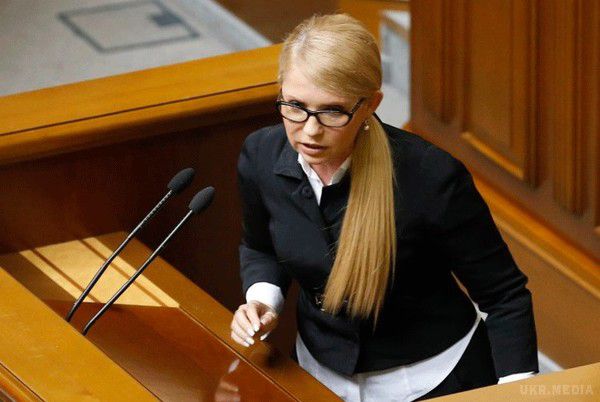 Тимошенко пояснила зміну іміджу. Політик змінила зачіску, аби виглядати більш жіночно.