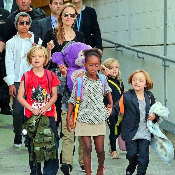 Анджеліна Джолі хоче всиновити нових дітей. Голлівудська акторка мріє збільшити свою сім'ю ще на кількох людей.