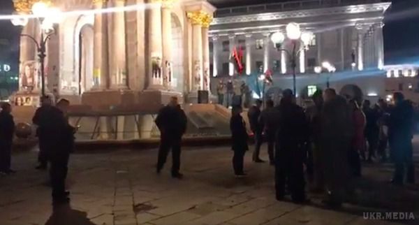 Прихильники блокади на Майдані закликали проти  влади і збираються йти на Банкову. Кохановський зі сцени заявив, що коли прихильників блокади буде 100 тис., вони будуть виступати проти владу.