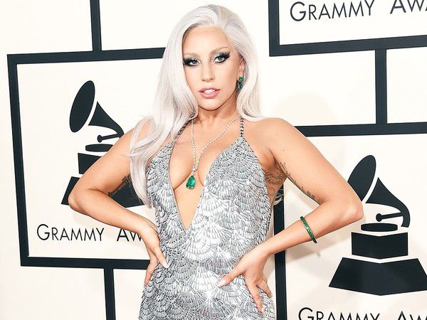 Леді Гага «переборщила» в б'юті-експерименті з бровами (фото). Леді Гага «переборщила» в б'юті-експерименті з бровами.