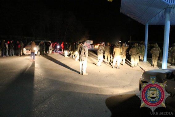 У вівторок, 14 березня, близько 22:00 поліція таки затримала Парасюка з командою, які прорвались крізь слов'янський блокпост(відео). На вимоги зупинити рух громадяни не реагували та у черговий раз намагалися спровокувати конфлікт. 