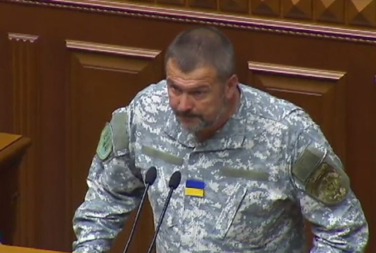 Нардепи в Раді влаштували демарш Парасюку. Народний депутат дозволив собі бити поліцейських.