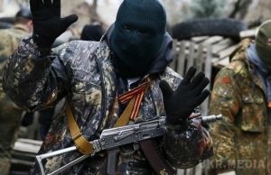 Мешканець Донецька розповів як бойовики цинічно "добивають" "Донбас-Палас". Я не можу на це дивитися, серце кров'ю обливається. Підганяють вантажівка і виносять все, кожну ніч.
