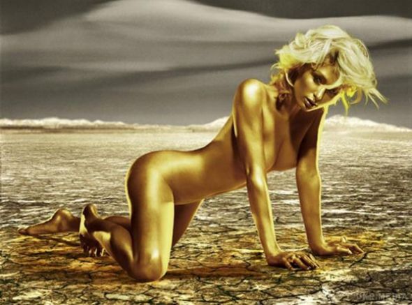 Періс Хілтон знялася голою в золоті. Світська левиця і модель 36-річна Періс Хілтон знялася у відвертій фотосесії