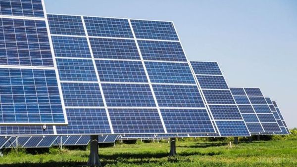 Як сонячна енергія може відродити Чорнобиль. Уряд України хоче побудувати в чорнобильській зоні відчуження сонячну електростанцію. 