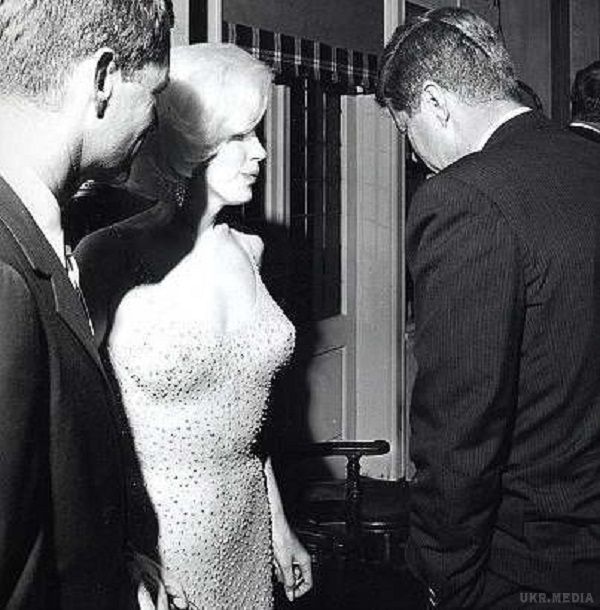 Таємниця самої знаменитої «голої сукні» Мерилін Монро розкрита!. Невже все було саме так?