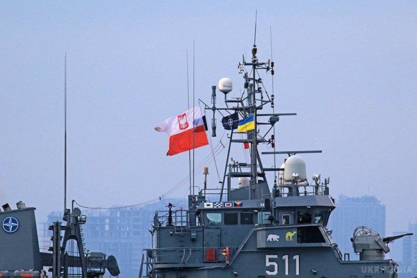 До Одеси зайшли чотири кораблі НАТО (фото). В порт Одеси зайшли кораблі з'єднання постійної військово-морської мінної групи НАТО № 2 (SNMCMG2), повідомляє прес-служба Військово-морських сил ЗСУ на своїй сторінці в Facebook.