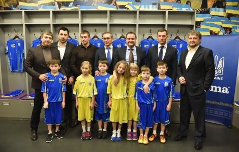 Збірні команди України з футболу змінять звичне екіпірування. Українські збірні гратимуть в екіпіруванні від Joma