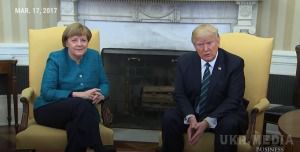 Трамп спровокував справжній скандал на зустрічі з Меркель. Соцмережі обурені несподіваним вчинком глави США.