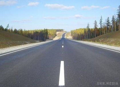 Стало відомо, коли дороги передадуть на баланс обладміністрацій. З 2018 року в Україні близько 120 000 кілометрів доріг перейдуть на баланс місцевих органів, тоді як в управлінні Укравтодору залишиться не більше 50 000 кілометрів доріг.