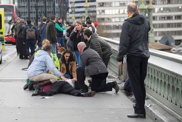 Теракт в Лондоні: біля парламенту стрілянина, поруч авто задавило кілька людей. Біля будівлі парламенту Великобританії сталася стрілянина. 