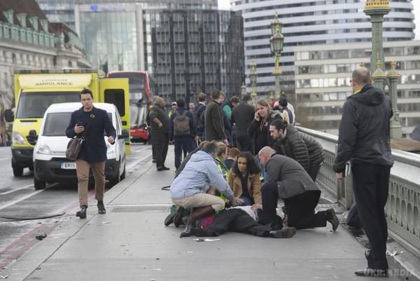 Стало відомо, скільки потерпілих перебувають у важкому стані після теракту в Лондоні. 12 осіб перебувають у важкому стані після теракту в Лондоні, повідомив представник служби "швидкої допомоги",