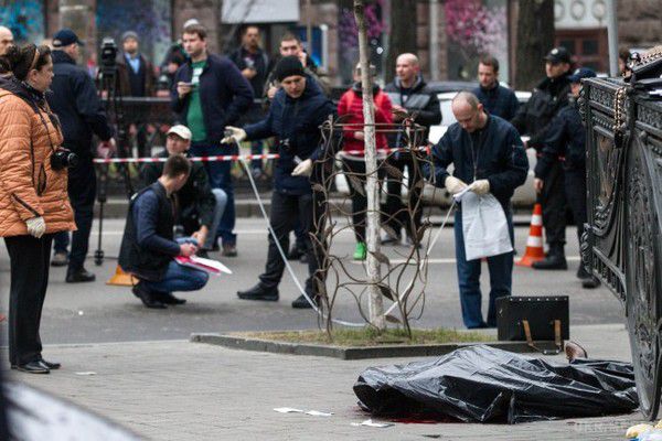 Чому кілер вибрав пістолет ТТ для вбивства Вороненкова, хоча є набагато кращі варіанти?. ТТ далеко не найгірша зброя. Калібр патрона 7,62 може нанести смертельні рани. 