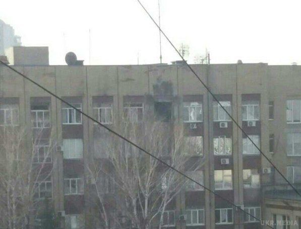 У Донецьку обстріляли з гранатомета будівлю "міноборони ДНР" - РосЗМІ. Ймовірно, стріляли з РПГ.