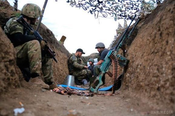 За добу бойовики в зоні АТО здійснили 48 обстрілів позицій ЗСУ.  Внаслідок таких терористичних дій загинули два українських воїна.
