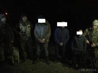 Заповзятливі харків'яни організували канал переміщення нелегалів через російський кордон. Зловмисників викрила міжвідомча група співробітників Держприкордонслужби, СБУ та Нацполіції,