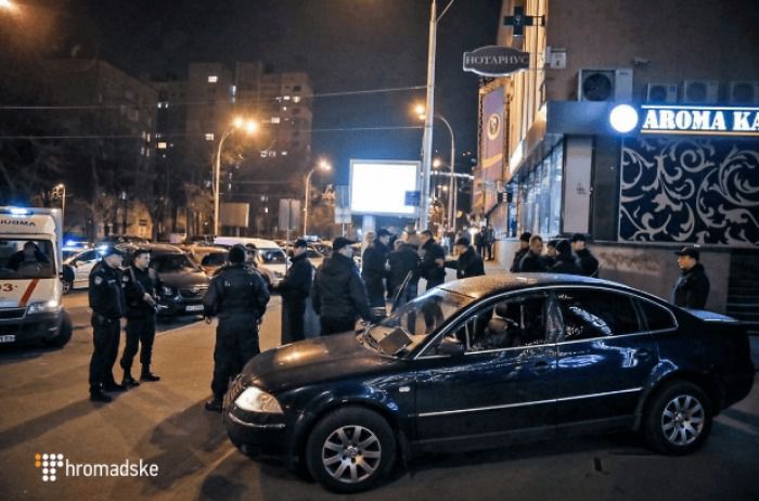 У центрі Києва розстріляли чоловіка. В Києві сталася стрілянина, поранений чоловік.
