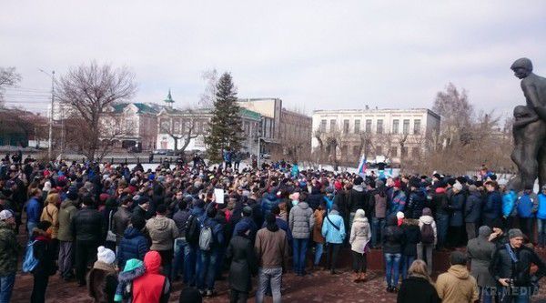  У містах Росії почалися антикорупційні мітинги "Він нам не Дімон" (фото). Кремль кинув на розгін спецзагони МВС