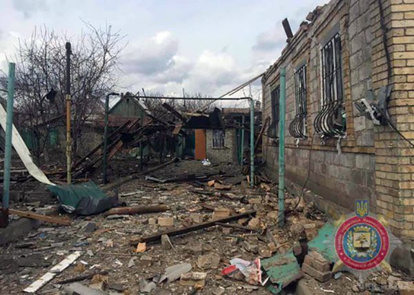 Бойовики обстріляли Авдіївку з "Градів", пошкоджено 18 будинків. Бойовики обстріляли з "Градів" житловий район Авдіївки, пошкоджено приватні будинки. 